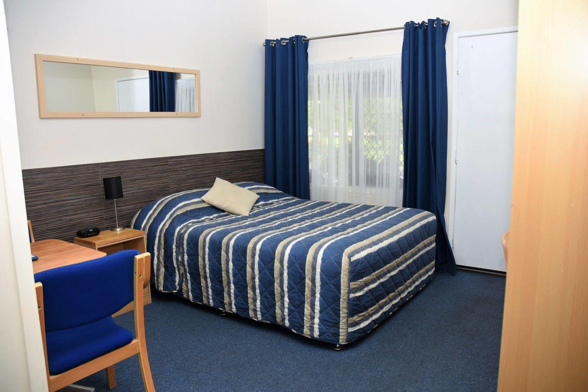 Chinchilla Motel Екстериор снимка
