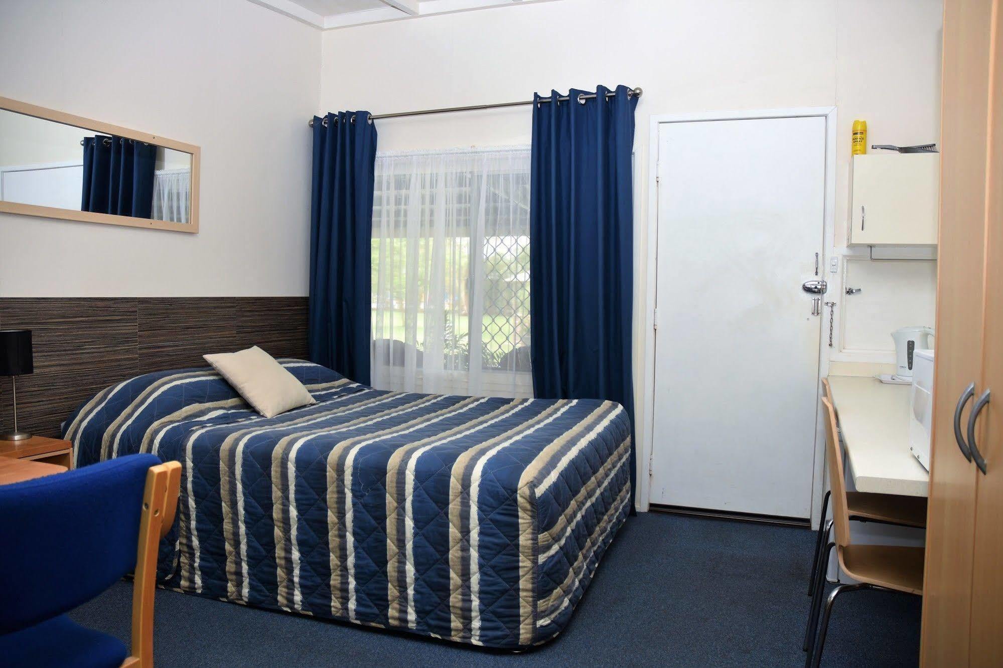 Chinchilla Motel Екстериор снимка
